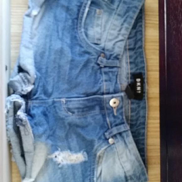 Shorts - Picture 2 of 4